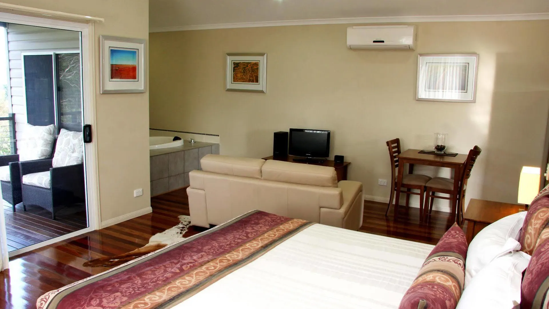 Yabbaloumba Retreat Hotel Booloumba
